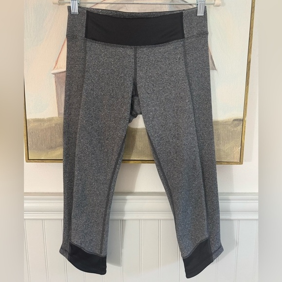 LULULEMON Motivate Crop Heathered Gray Speckled Black Workout Leggings Size 6 - Picture 3 of 8